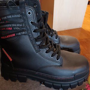 Palladium Revolt Womens Black  Combat  Leather Platform Boots 8.5